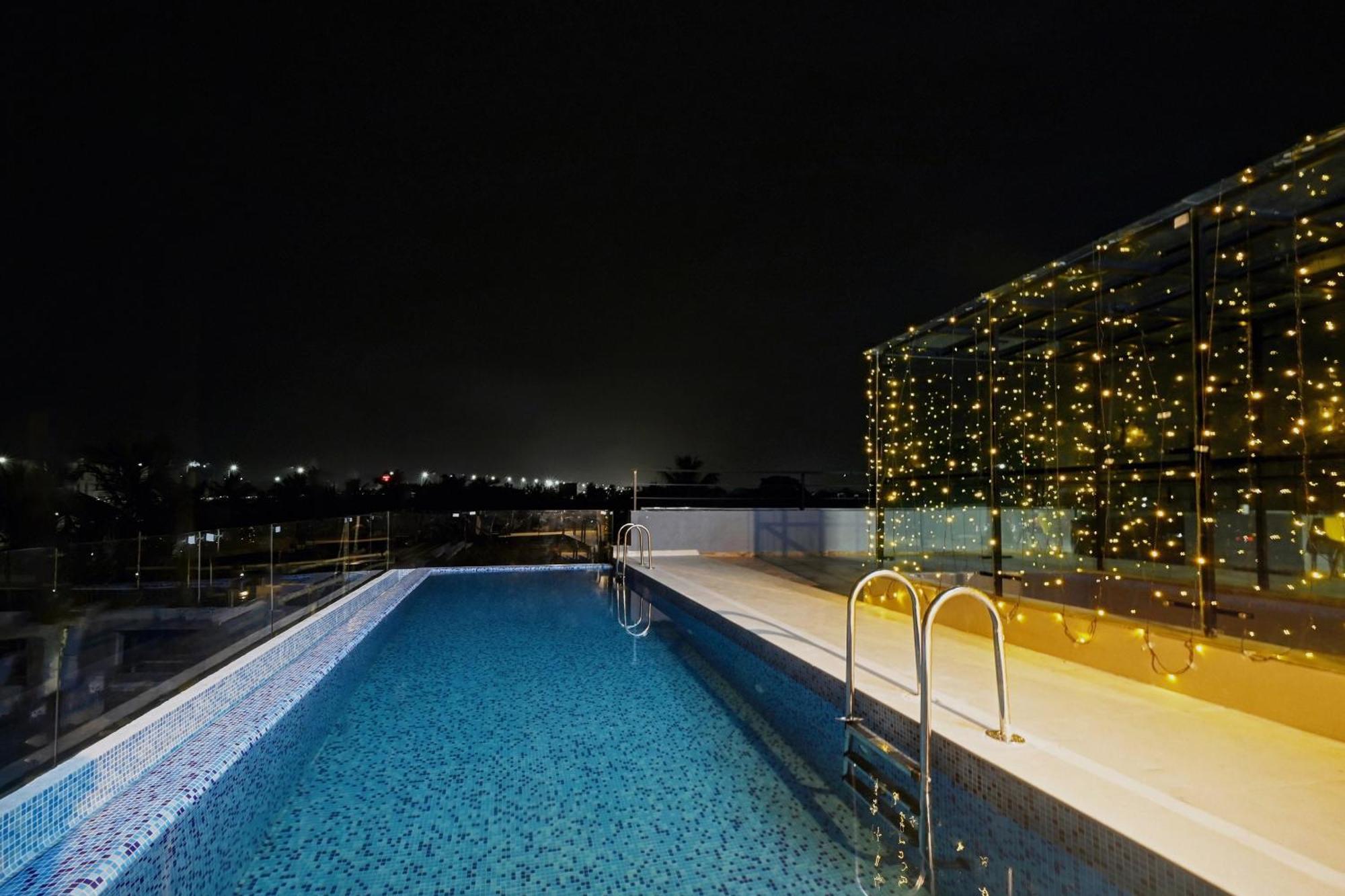 Super Townhouse Oak Hillside Aqua Hotel Khandagiri Exterior photo
