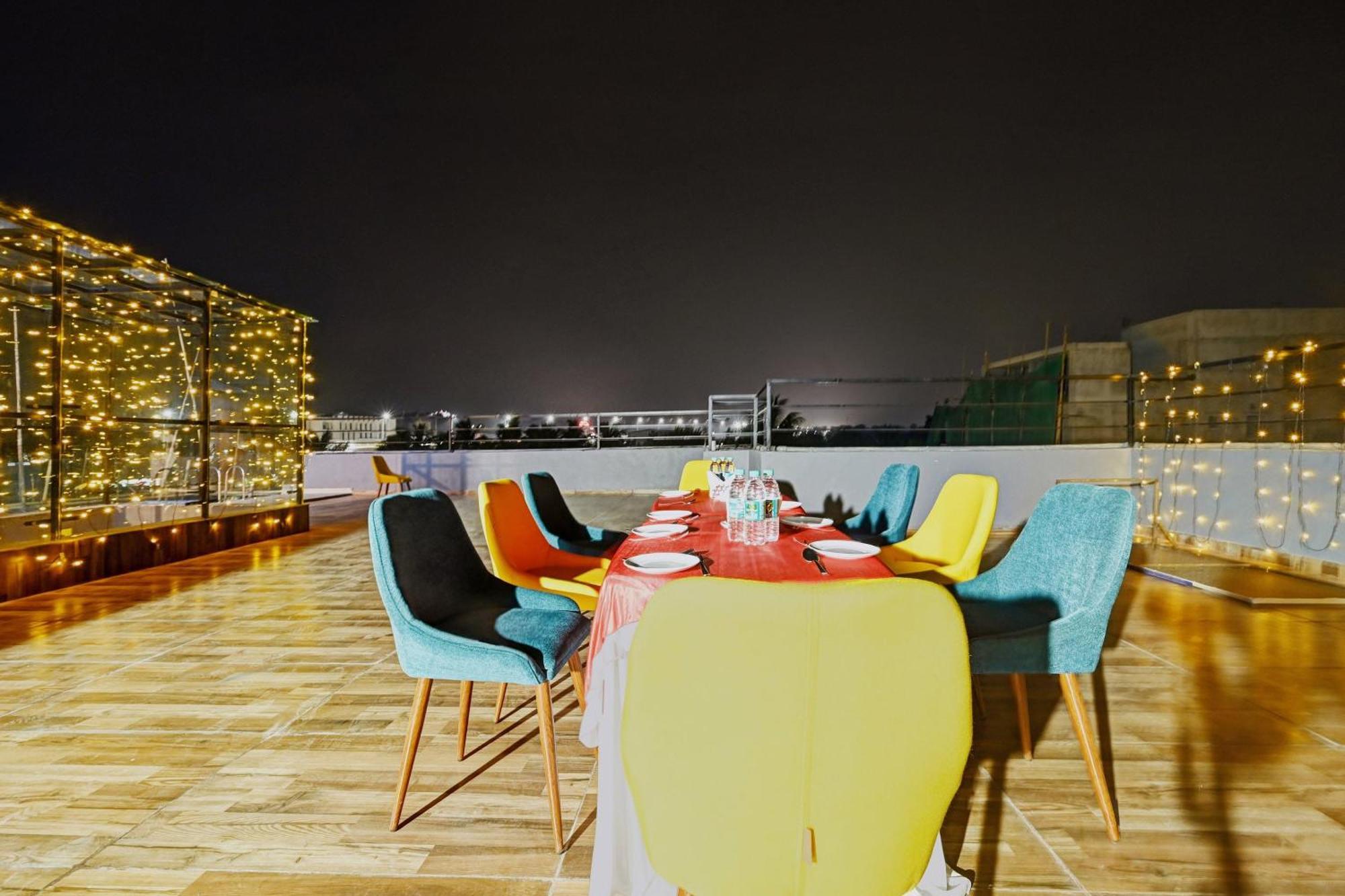 Super Townhouse Oak Hillside Aqua Hotel Khandagiri Exterior photo